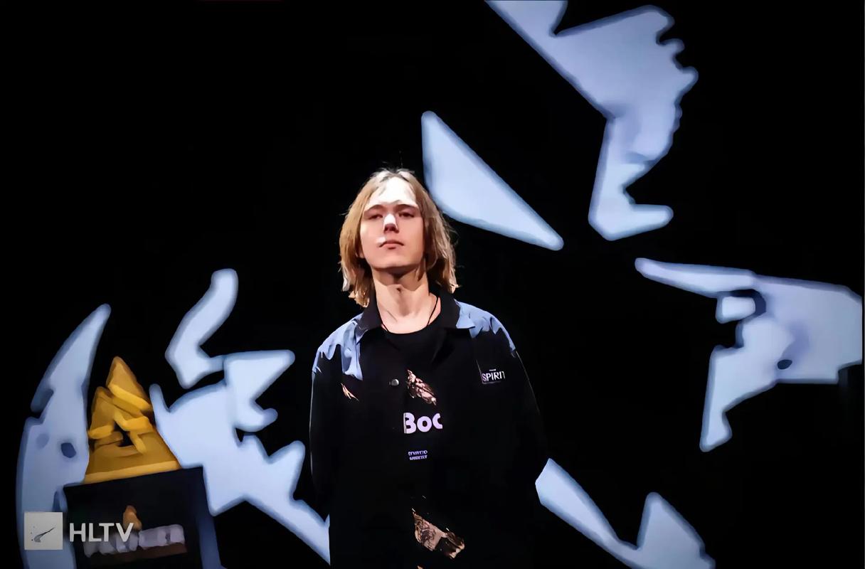 Royal Never Give Up 发布 2025 赛季阵容：增加了一名新的辅助选手 Niket